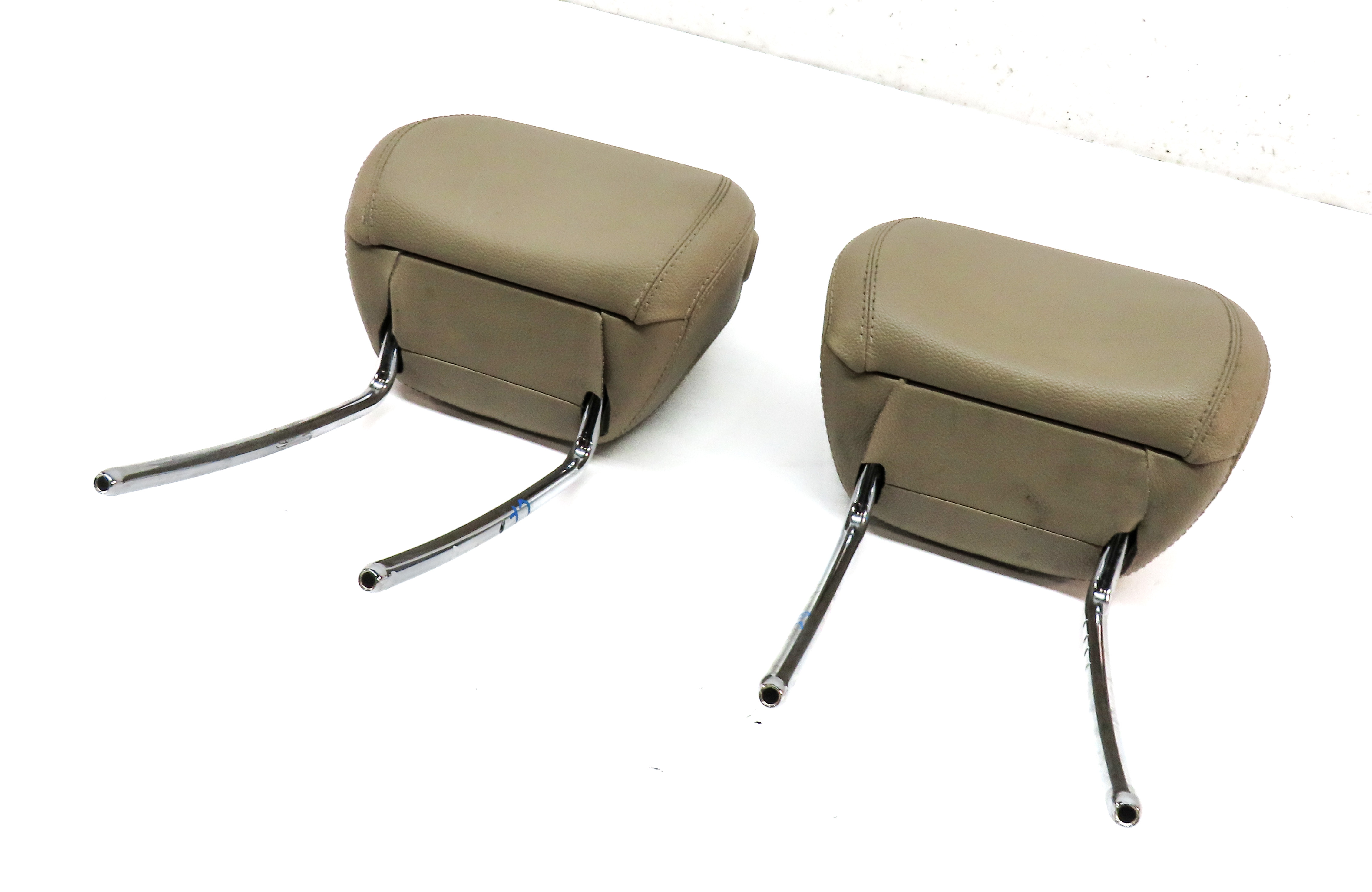 12-13 MERCEDES ML GL (X166 W166) FRONT LEFT & RIGHT SEAT HEADREST SET (BEIGE) — exact item pictured